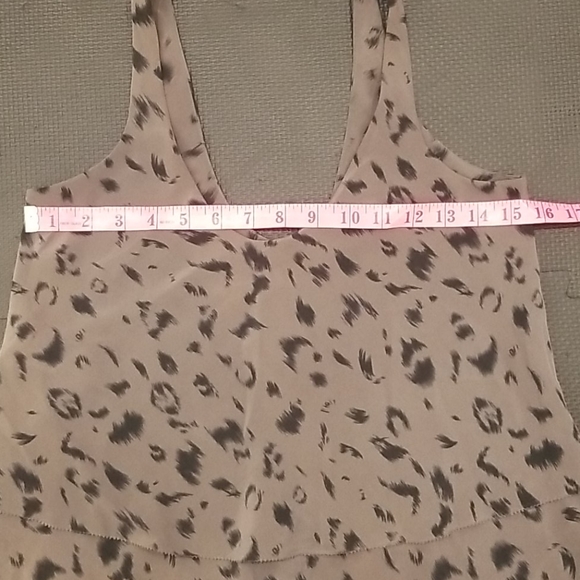 T. Babaton animal print silk tank size XS. GREY - Picture 6 of 7